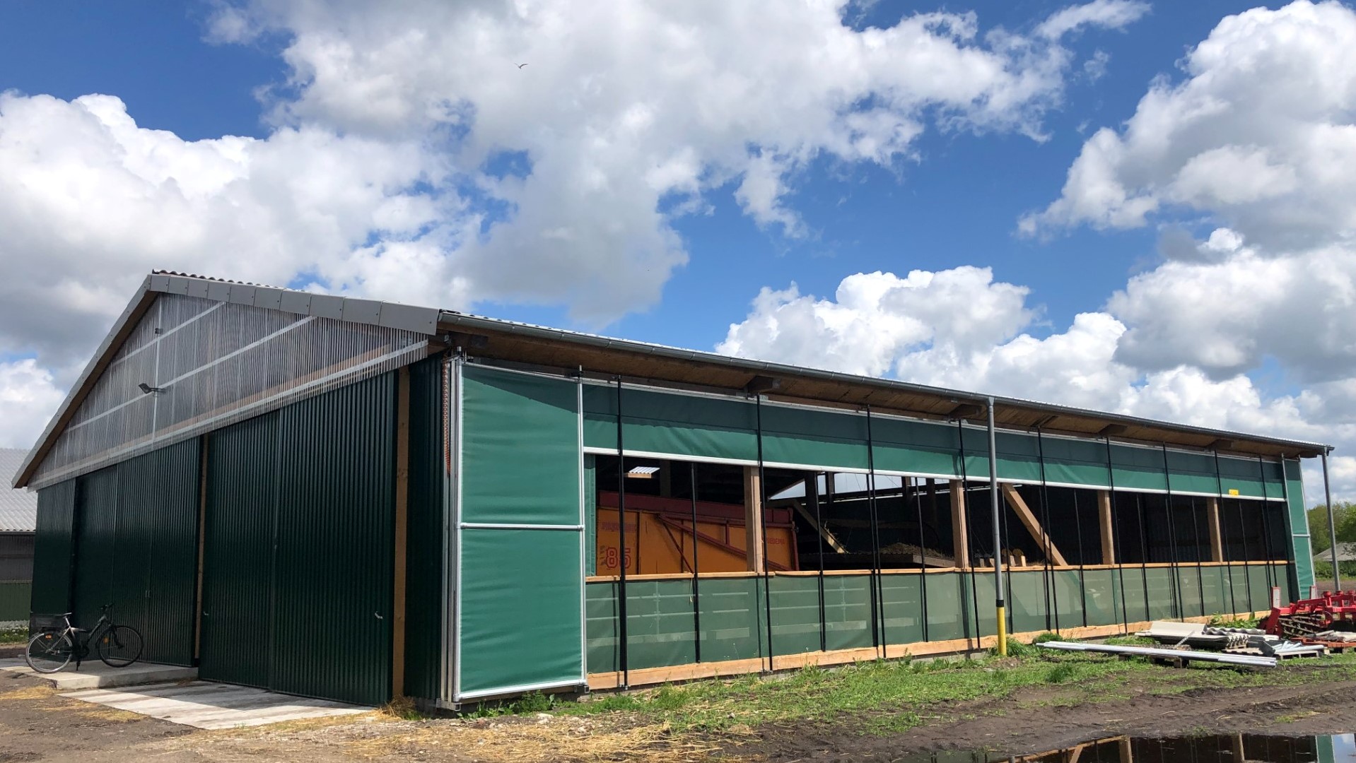 Der ConceptBarn vom Betrieb Bock mit geöffneten Curtains.